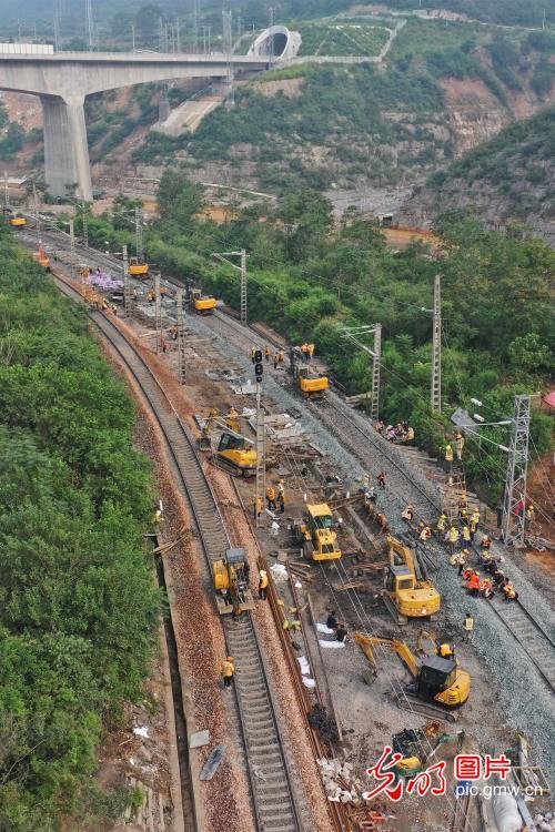 2021年8月15日,山西晋城,在太焦线东坡站至孔庄站区间线路开通前日