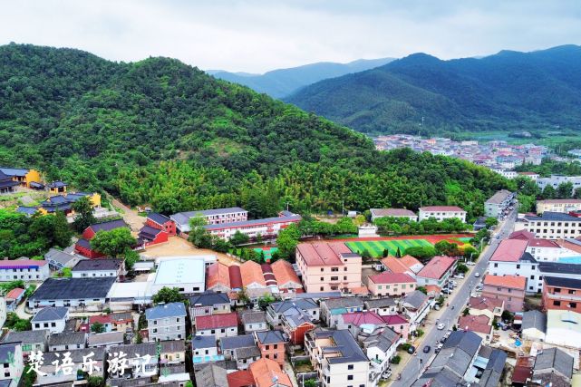 余姚大隐镇这条河上竟然有好几条鱼鳞坝,风景优美,很多人不知道