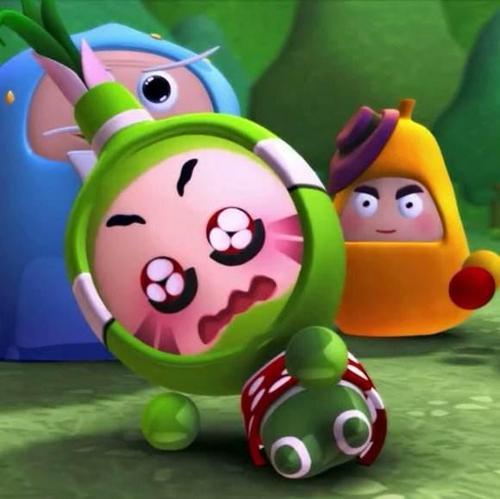 小果叮从小有成为主角的梦想,但是因为面容不出众只能当跑龙套,而即使