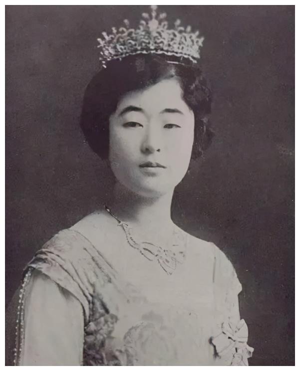 裕仁天皇的皇后图片