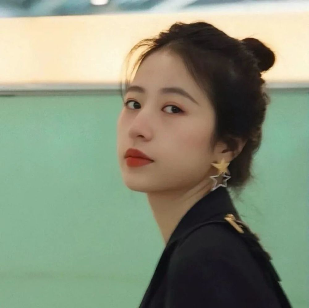 周雨彤头像小周冲冲冲