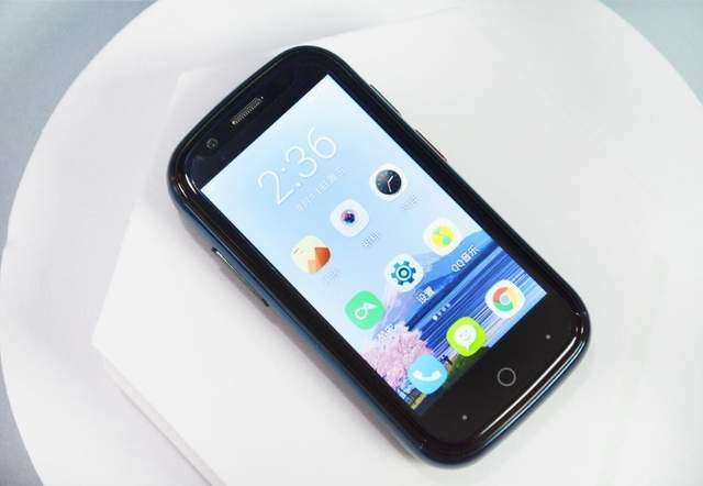 小屏爱好者的"福音",全球最小的智能手机测评,性能够强大_腾讯新闻