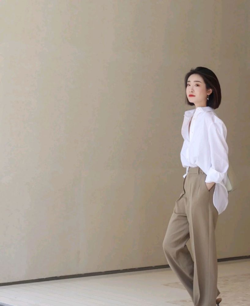 想要穿出高级感就要学会给穿搭做减法简约的穿搭就很有魅力