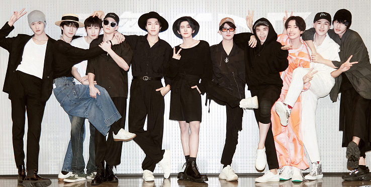 力丸缺席818狂欢夜,into1何时才能有新歌的完整舞台?