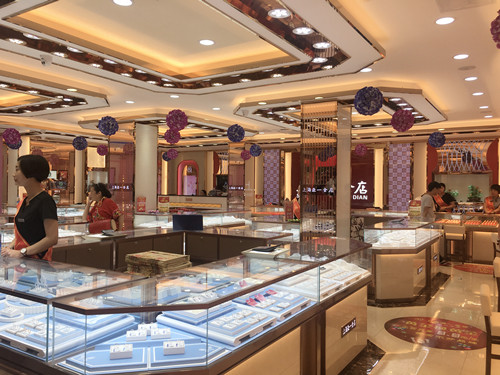 为什么商场门口都开金店?告诉你3个原因,背后藏着巨大商业秘密