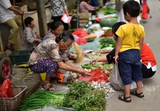 但不是每次我们都能如愿跟着父母去市场.