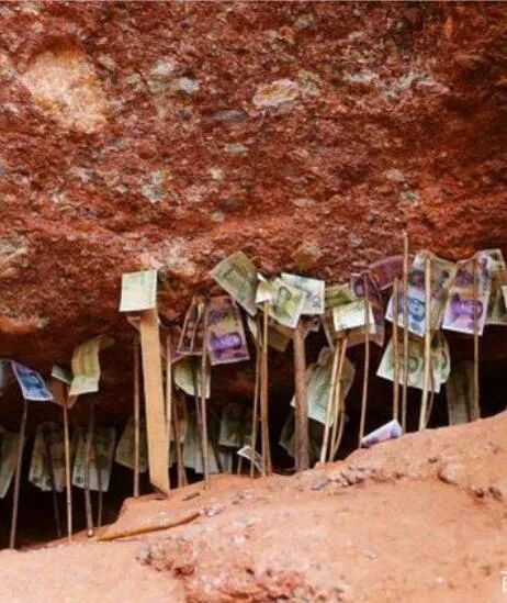 我国最"有钱"的山,山缝下堆放着无数现金!却没人敢拿!