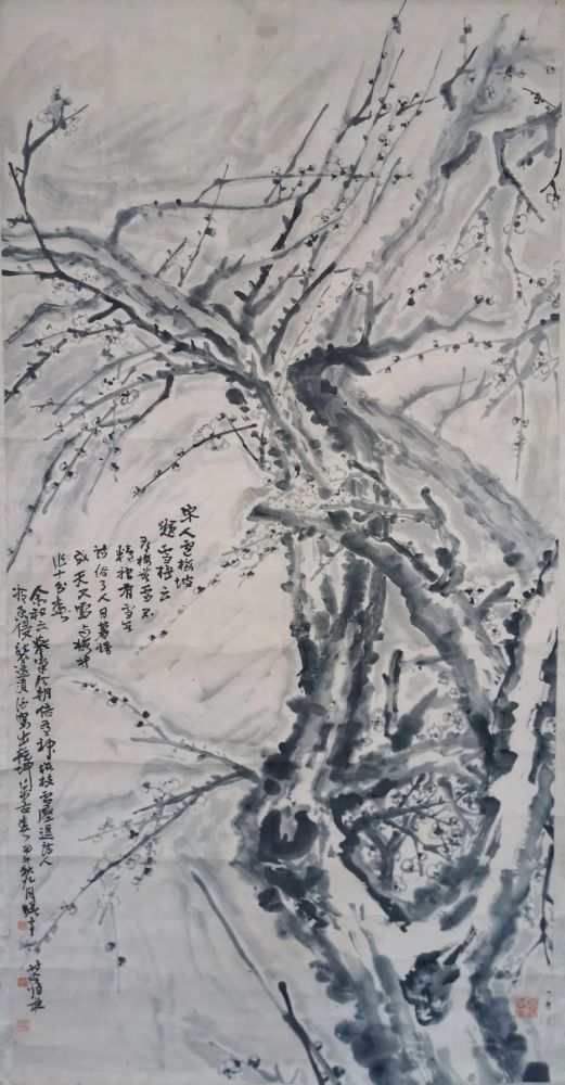 日暮詩成天又雪,與梅並作十分春.