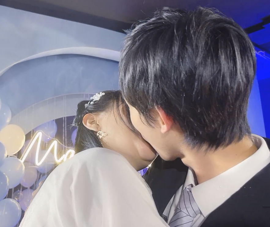 梦泪向兮兮求婚成功单膝跪地送超大钻戒粉丝钻戒的牌子才是重点