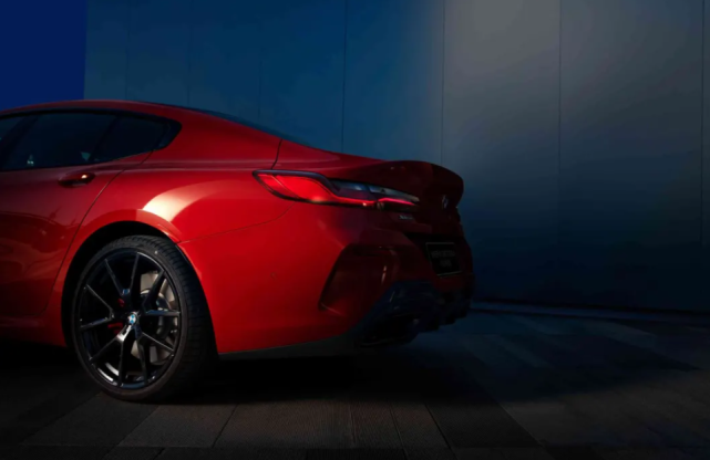 专属红色,宝马8系烈焰典藏版上市