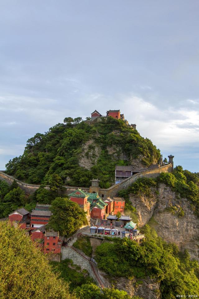 中国四大名山(中国四大名山简介资料)