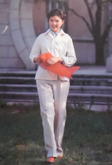 据说姜黎黎的身高168cm,在女性身材中,其实已经相当不错了.