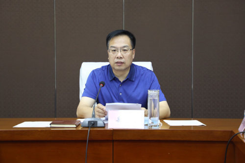 县政府副县长岳英华出席会议.