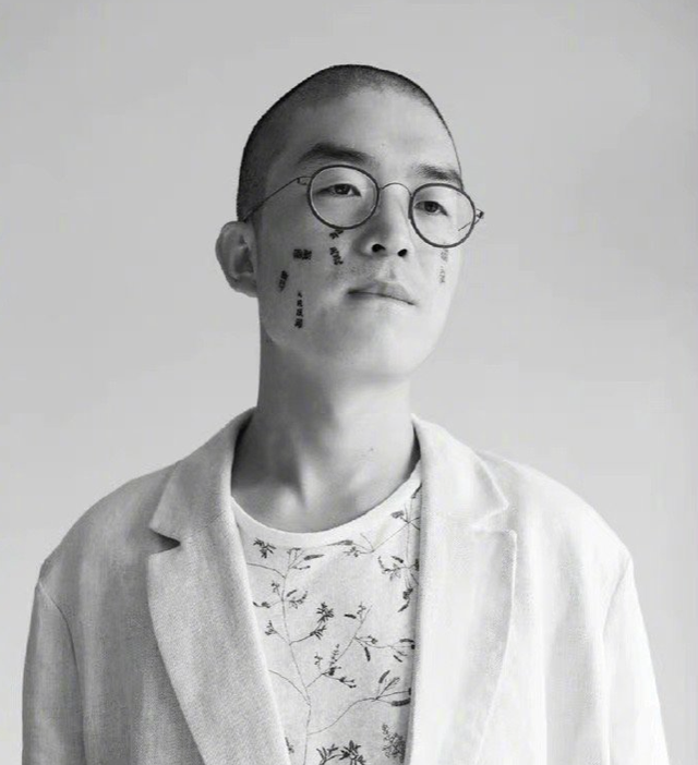 8月17日,据笔染工作室讣告,知名手写字体设计师尚巍因车祸去世,年仅30