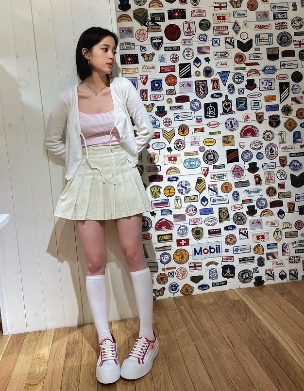 原来欧阳娜娜也是bm女孩!换"纯欲风"路线后气质都不一样了_腾讯新闻