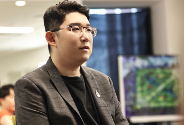 从亚军到八强,ag超玩会签约初晨反向补强,老板菲菲承诺调整阵容