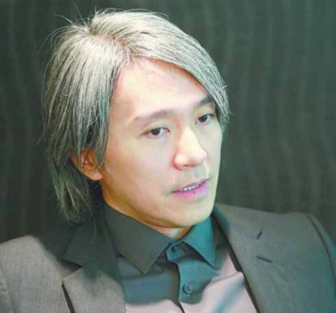 周星驰与17岁落选港姐约会?被曝不留聊天记录不准对方拍照录音