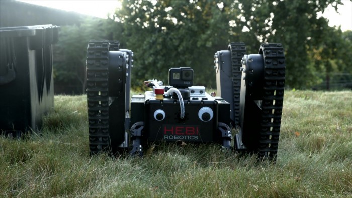 tready机器人使用履带式脚蹼克服障碍物