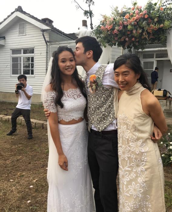 而今年的一月份,凤小岳还在自己的社交平台当中公布了洪哲君怀上了