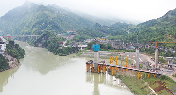 渝湘高铁清水坪乌江特大桥7号墩16日封顶彭水离高铁通车又进了一步