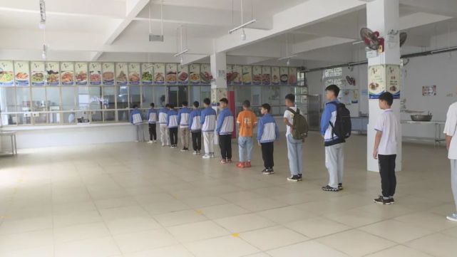 【疫情防控】关岭寄中:疫情防控不放松 保障安全迎开学