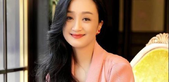 可是杨昆觉得童老师戏份多,就向导演央求,好一番争取.