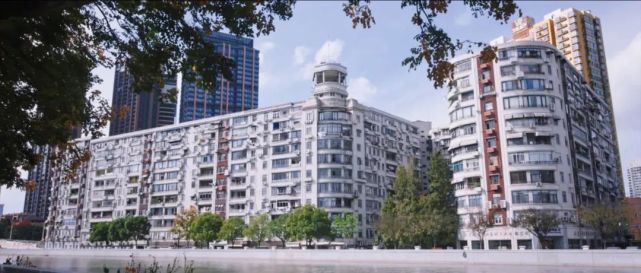 剧中小区名字后期处理成天宇名城,倒是更符合航天技术研究院员工住宅