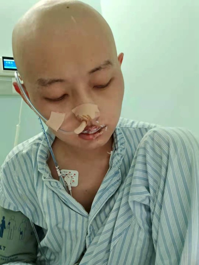 我26岁帅儿子患病变皮包骨,看着家被击垮,他毅然选择了捐献遗体_腾讯