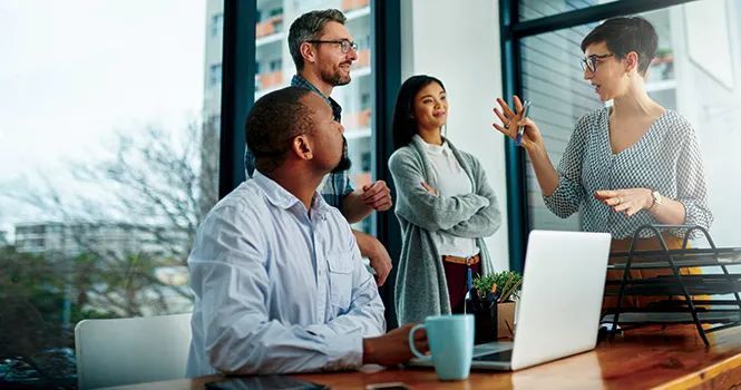 力,时时处处都起着耳濡目染,潜移默化的作用,以身作则是形象化的教育