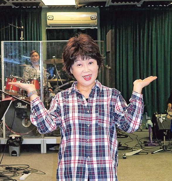 参观朱咪咪在香港的豪宅,内景连吊顶都没设计,装修也太单调了