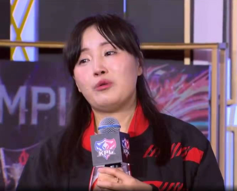 看到情况不是很好,ag老板菲菲也是做出了调整,发文表示ag超玩会不破不