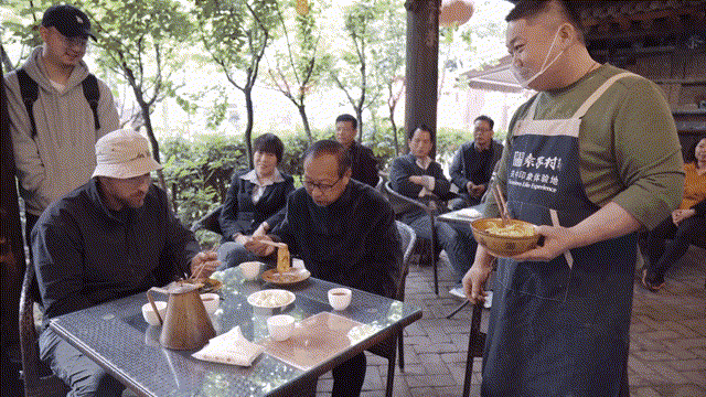 美国"网红"当袁家村"实习村长":从美食民俗里解读乡村文化