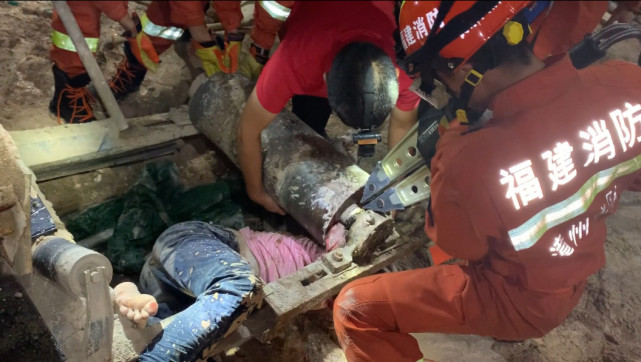 突发:漳州沙场一工人作业被卷入机器内!