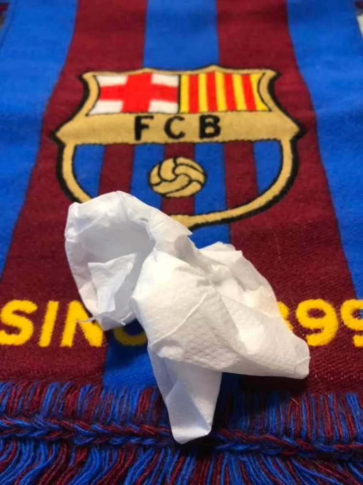 梅西离队记者会"原味擦泪纸巾"惊现拍卖平台,百万美金起标天价!