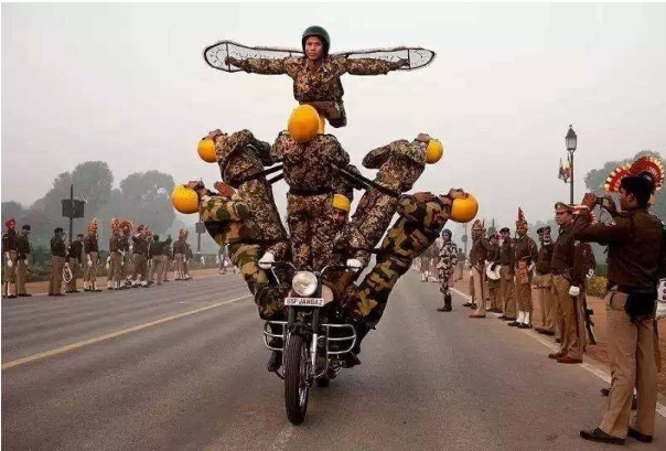 印度从阿富汗撤侨一架c17搭载800人强行起飞吓坏美军机场指挥