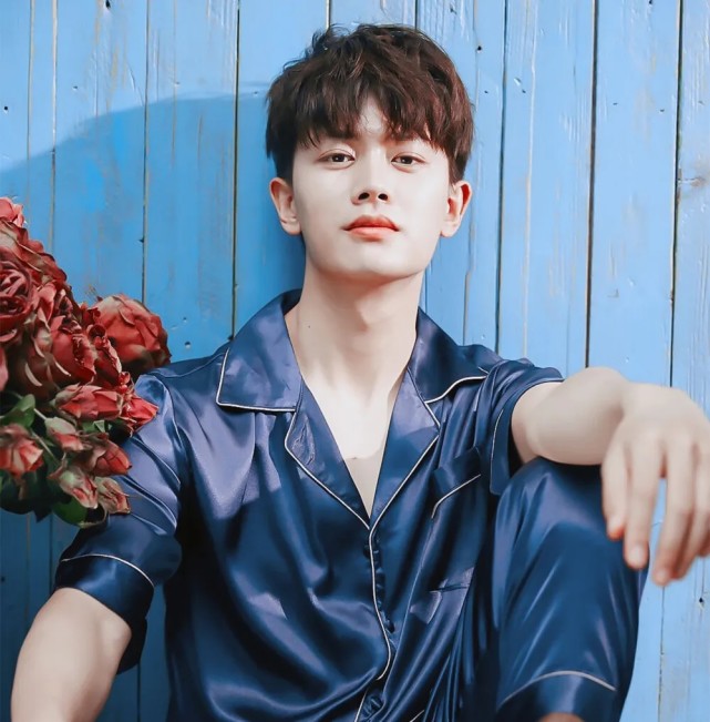 任嘉伦头像壁纸:国超阳光帅气头像壁纸合集