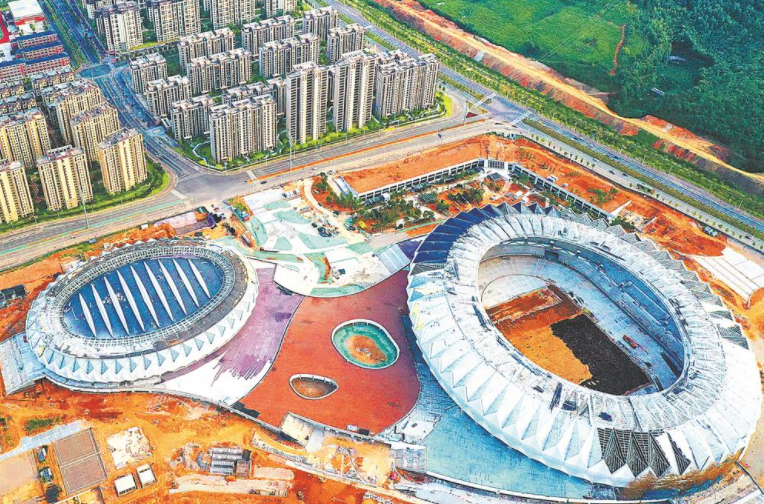 南平市武夷新区体育中心项目建设现场,该中心将作为2022年第十七届省
