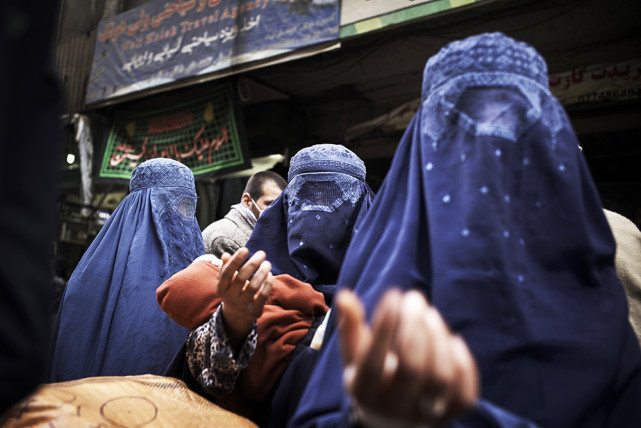 图集阿富汗女人身披布卡罩袍害怕回到最黑暗的日子