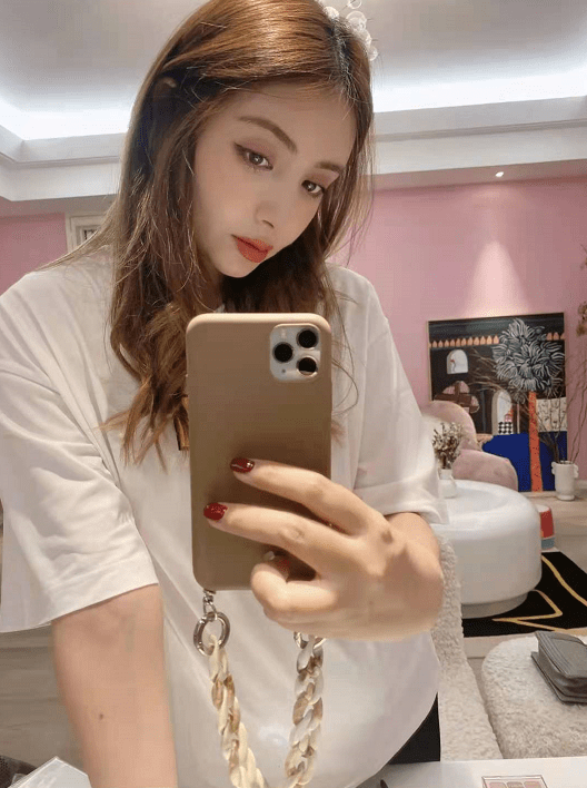 麦迪娜自曝预产期不足一月孕晚期备受腰痛折磨