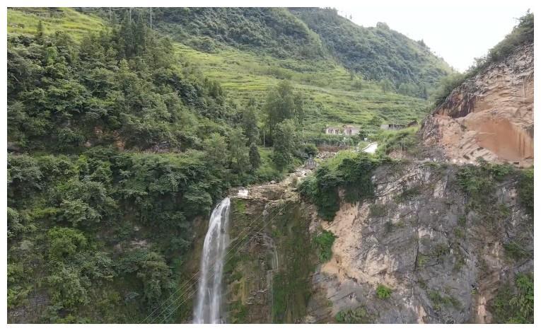 貴州河道中的古墓,百年山洪紋絲不動,一處絕佳的風水寶地