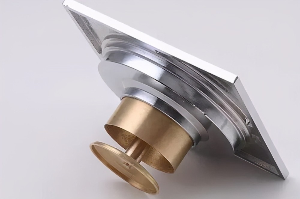 不过弹簧式地漏里面的弹簧也是有保质期的,用的时间太久会老化,如果