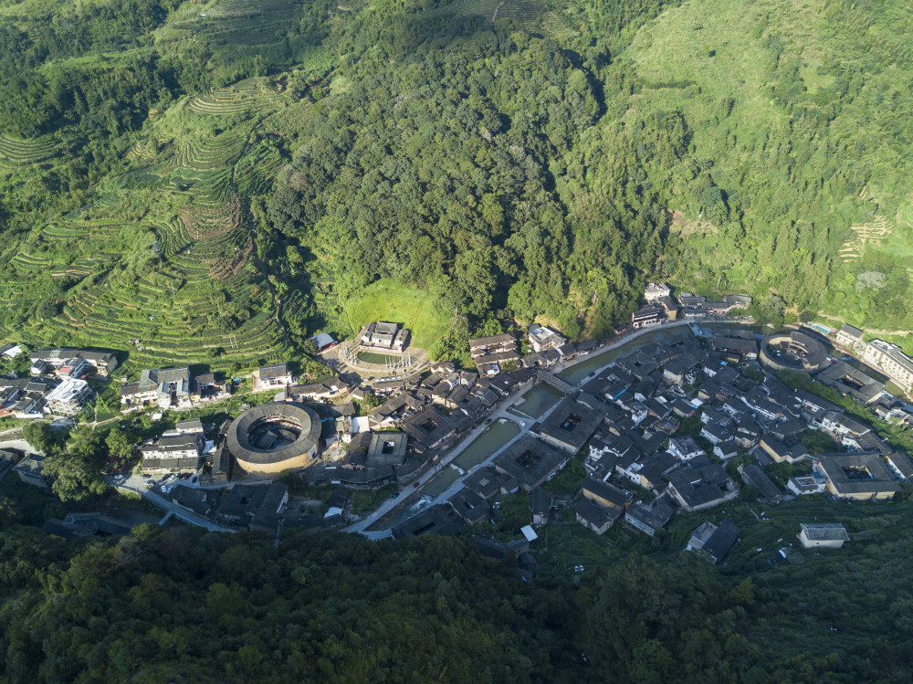 新华社记者 宋为伟 摄这是福建省漳州市南靖县书洋镇上坂村田螺坑土楼