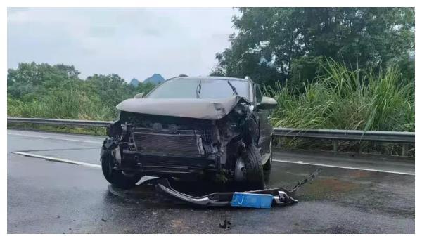 轿车在包茂高速公路上追尾,竟是疲劳驾驶引起