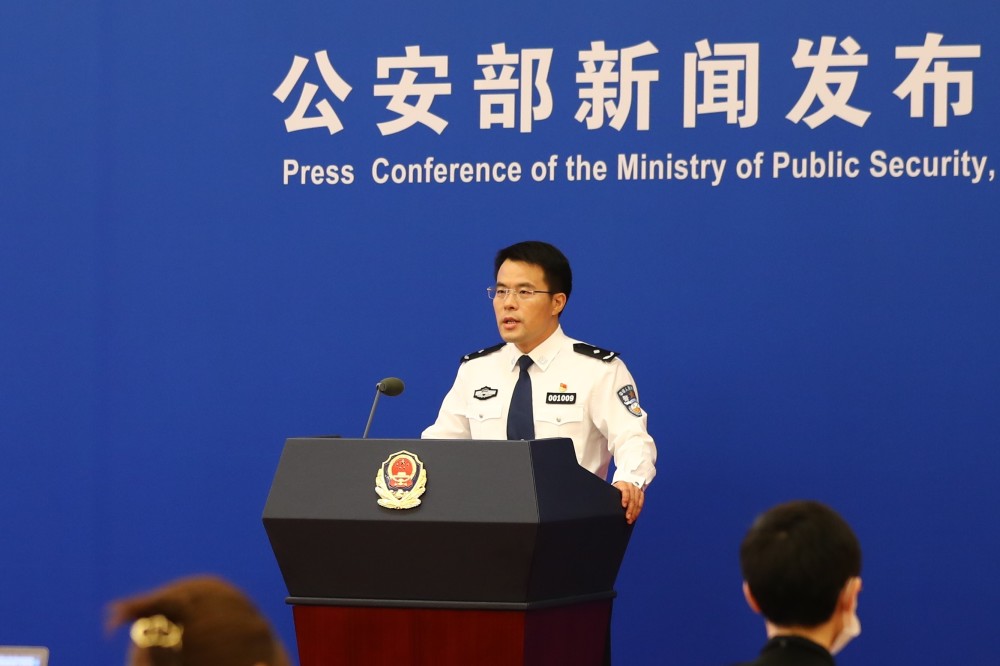 8月18日公安部新闻发言人李国忠在回答记者关于公安部开展驾驶证电子
