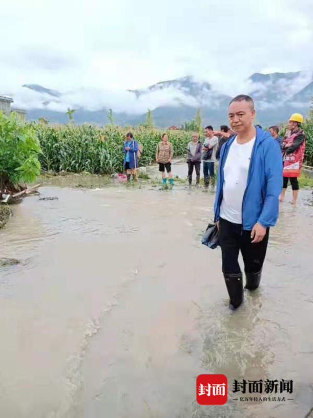 四川凉山冕宁 纪检干部投身地质灾害一线