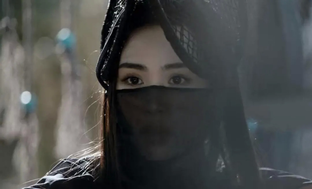 因为母亲秦红棉的训诫,发誓不让男人见她脸的木婉清是戴着黑面纱完成