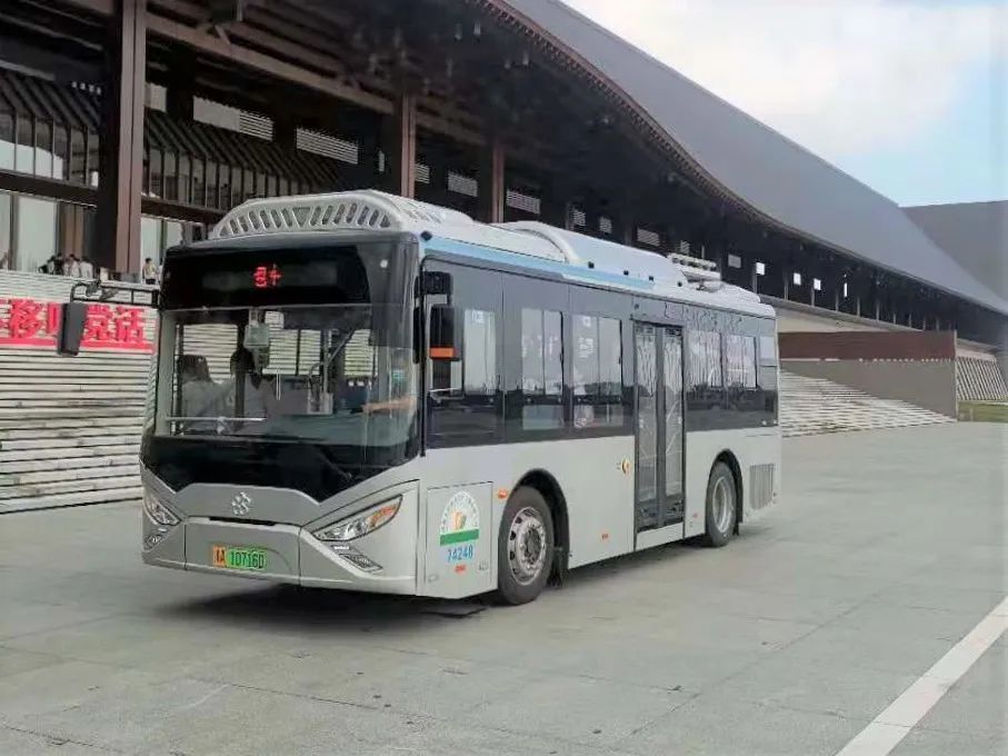 銀隆新式公交車助力成都建設公園城市示範區