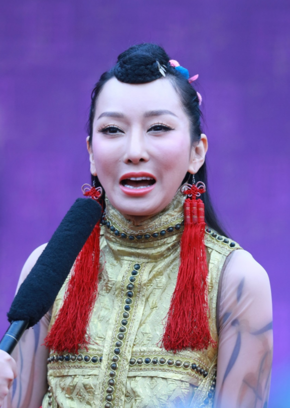 晚会假唱,与金星互撕,被丁太升骂哭,萨顶顶到底怎么了?_腾讯新闻