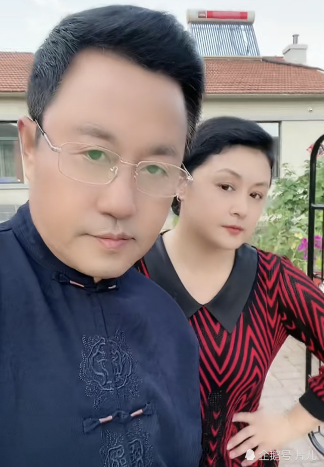 于月仙去世后,王老七直播遭谩骂,被网友吐槽急于捞金