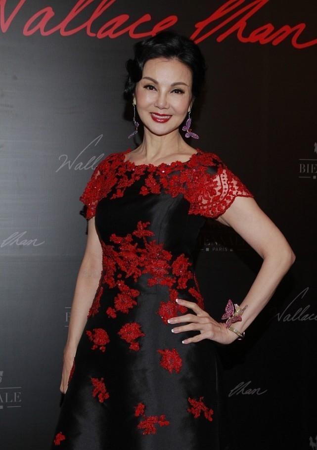 谢玲玲这女人真挺成功的,带着女儿林恬儿,母女俩颜值让人着迷_腾讯